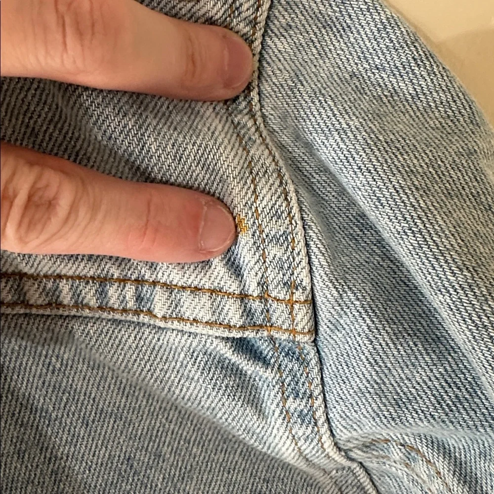 VINTAGE Men’s Levi's Light Blue Denim Truck Jacket - Picture 8 of 8